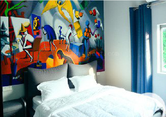 吉首对于酒店的墙体彩绘而言更注重哪些方面？